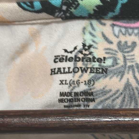 Adorable Monster PJs. Shorts and button down. Pockets! Size XL - Picture 3 of 7